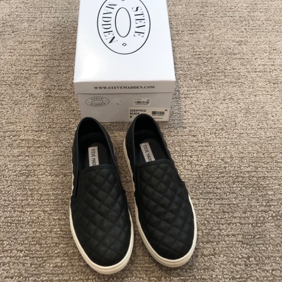 Steve Madden Shoes - Black quilted slides